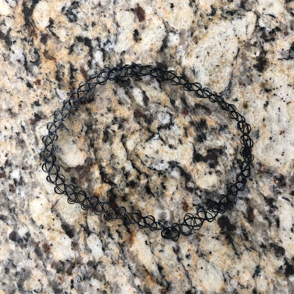 8 Chocker Necklaces - Picture 7 of 8